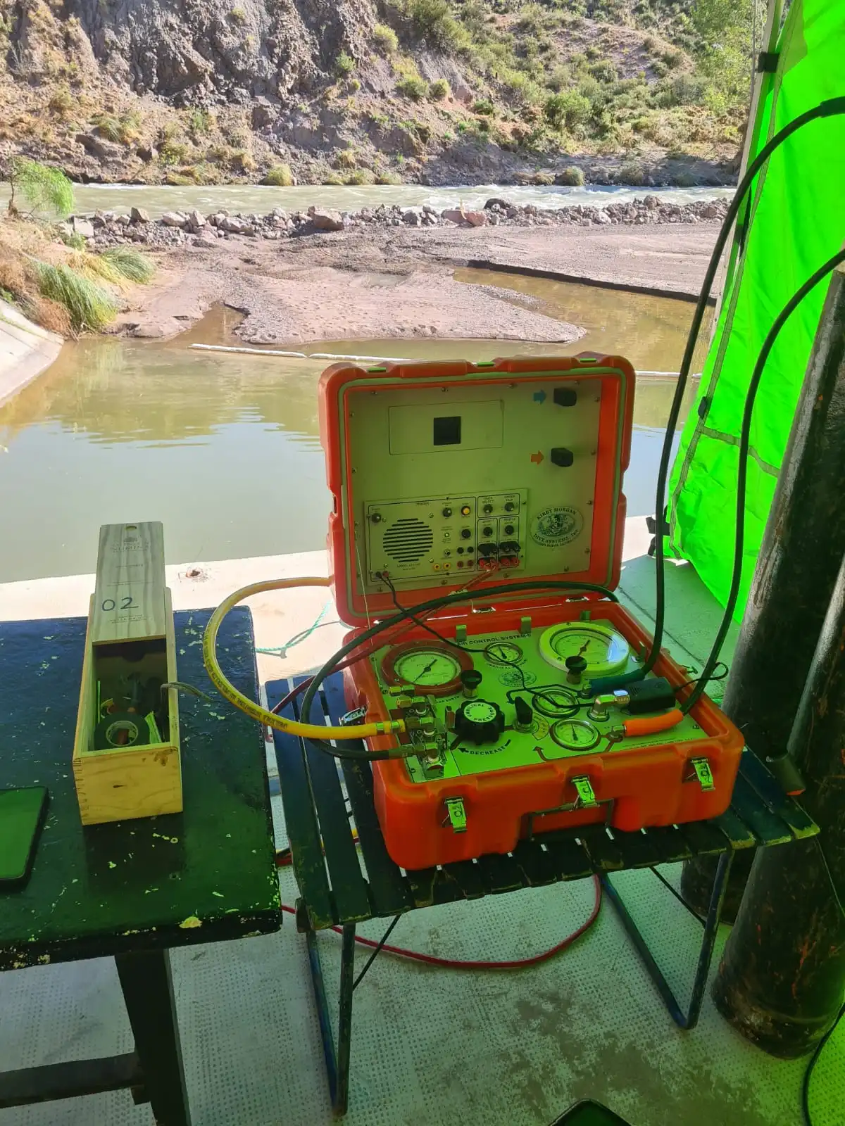 Trabajos de buceo en dique Los Nihuiles