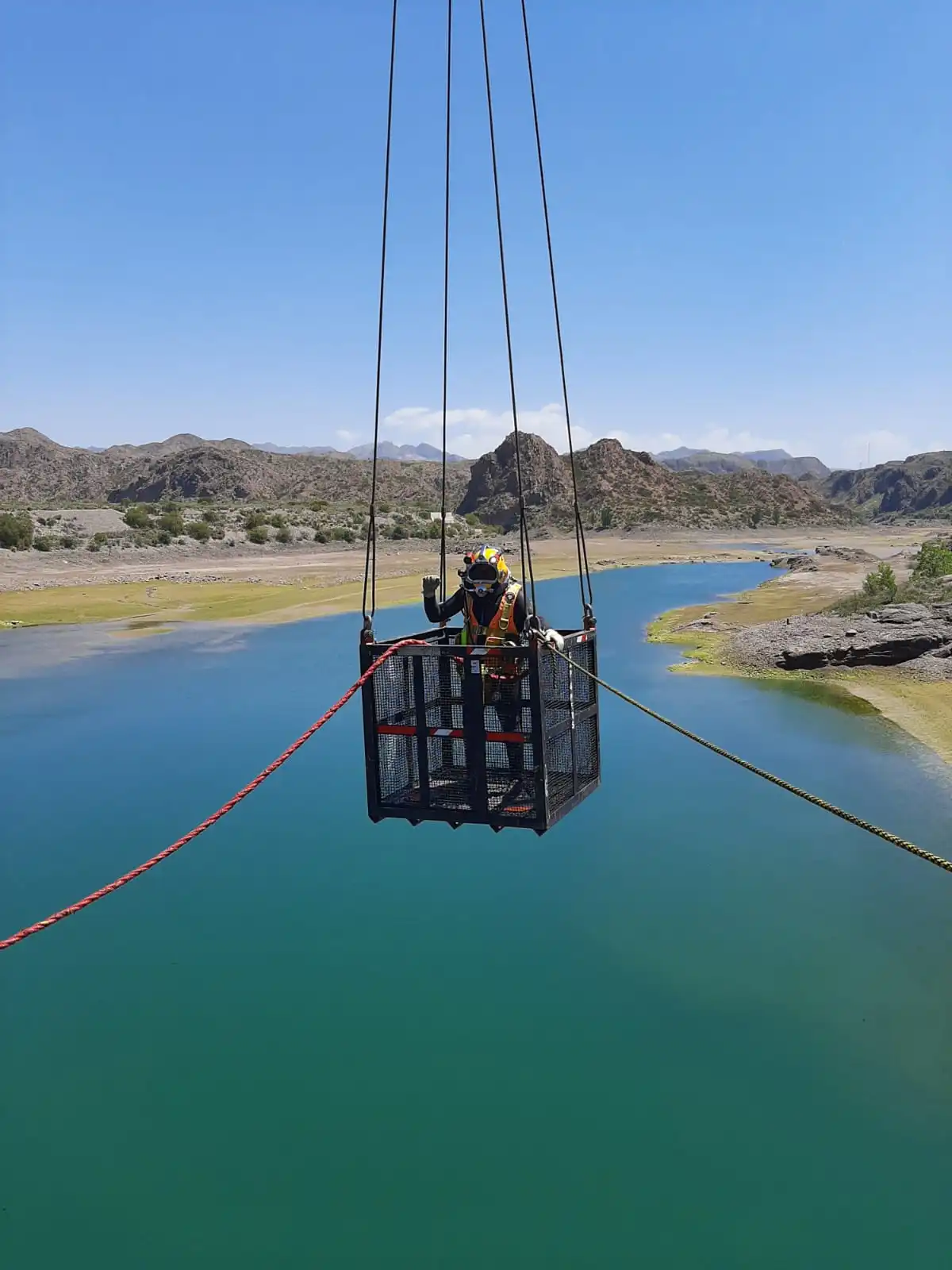 Buceo en instalaciones de la Central Hidroeléctrica Nihuil I